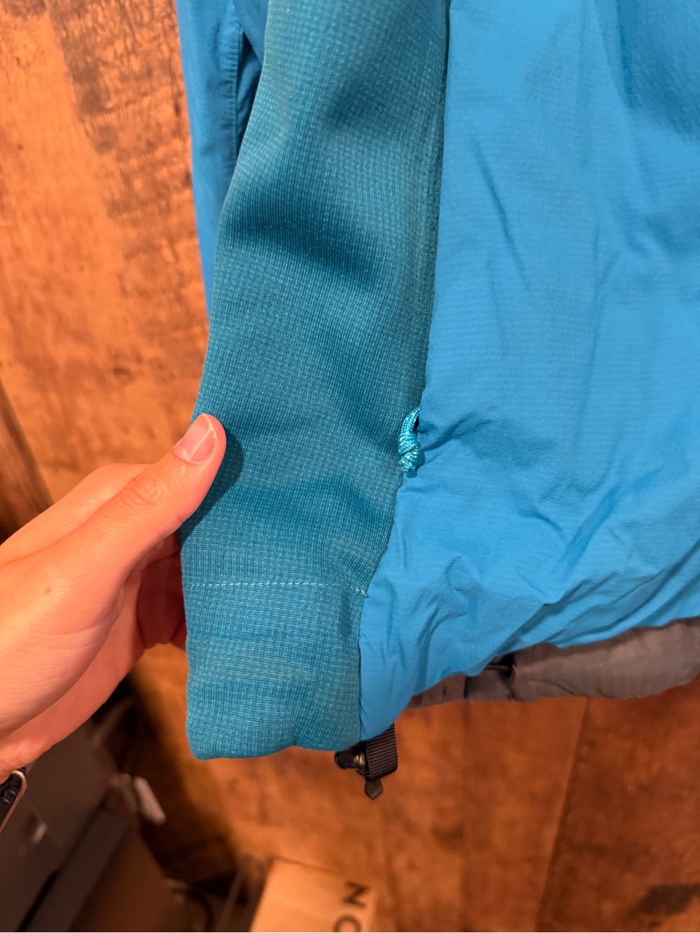 Arc’teryx women’s atom blue jacket large *logo* - Picture 4 of 8
